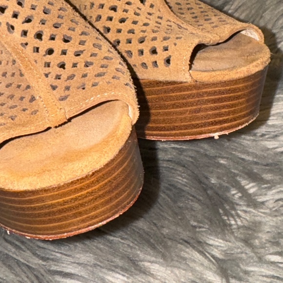 EUC Coach Tan Chasity Platform Wedge Sandals Size 8.5 - Picture 6 of 8